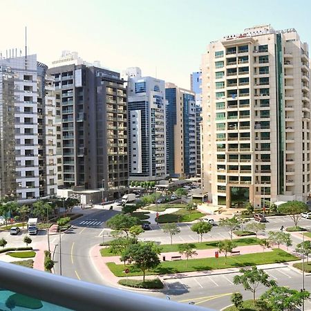 Care Holiday Homes Apartments Barsha Heights Dubái Exterior foto