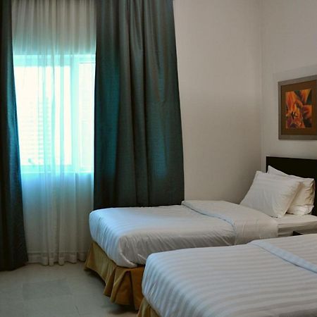 Care Holiday Homes Apartments Barsha Heights Dubái Exterior foto