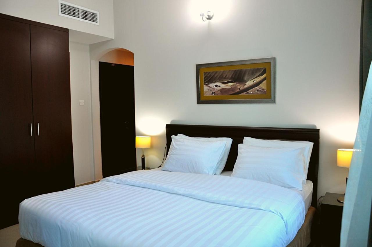 Care Holiday Homes Apartments Barsha Heights Dubái Exterior foto