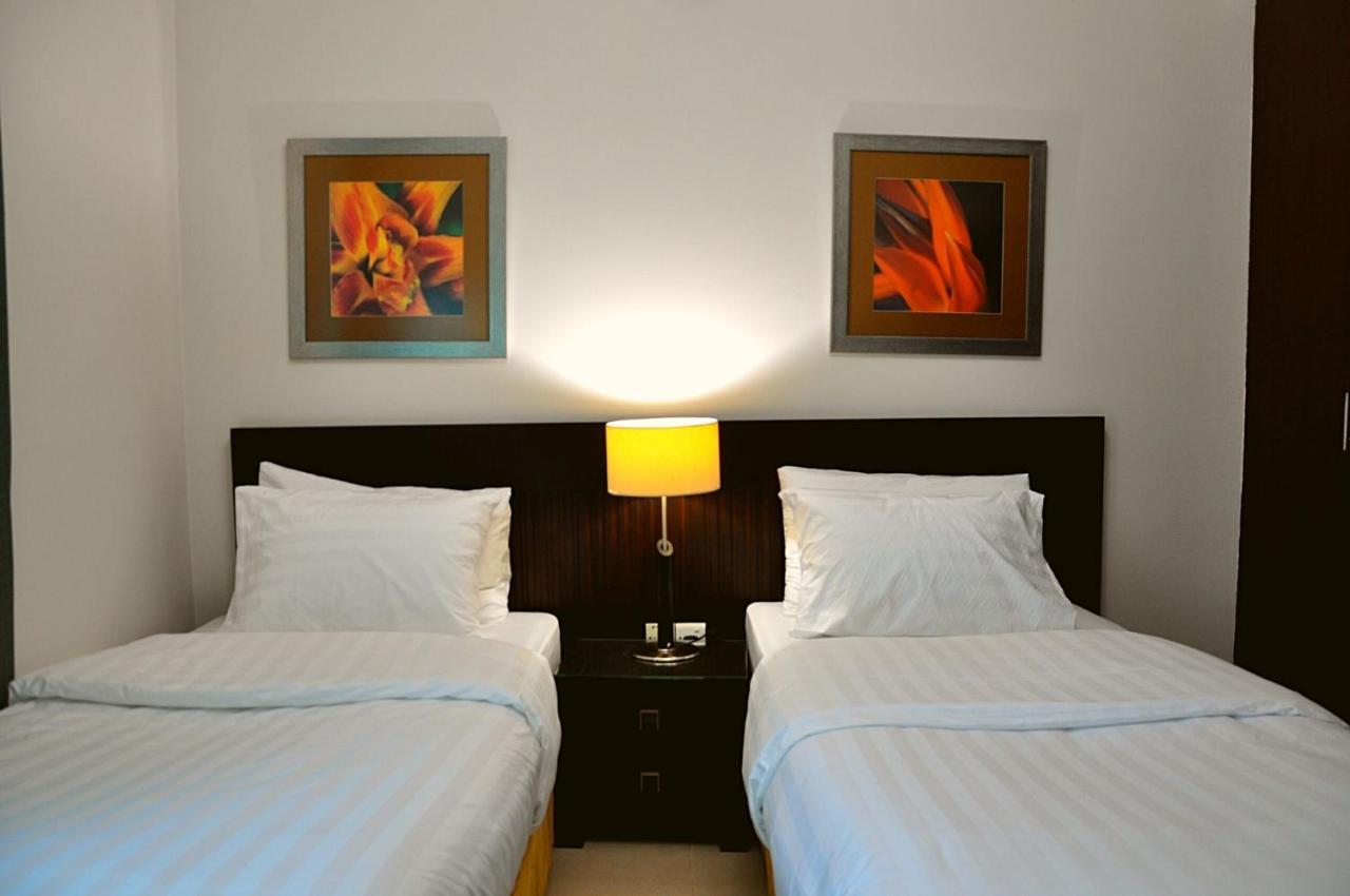 Care Holiday Homes Apartments Barsha Heights Dubái Exterior foto