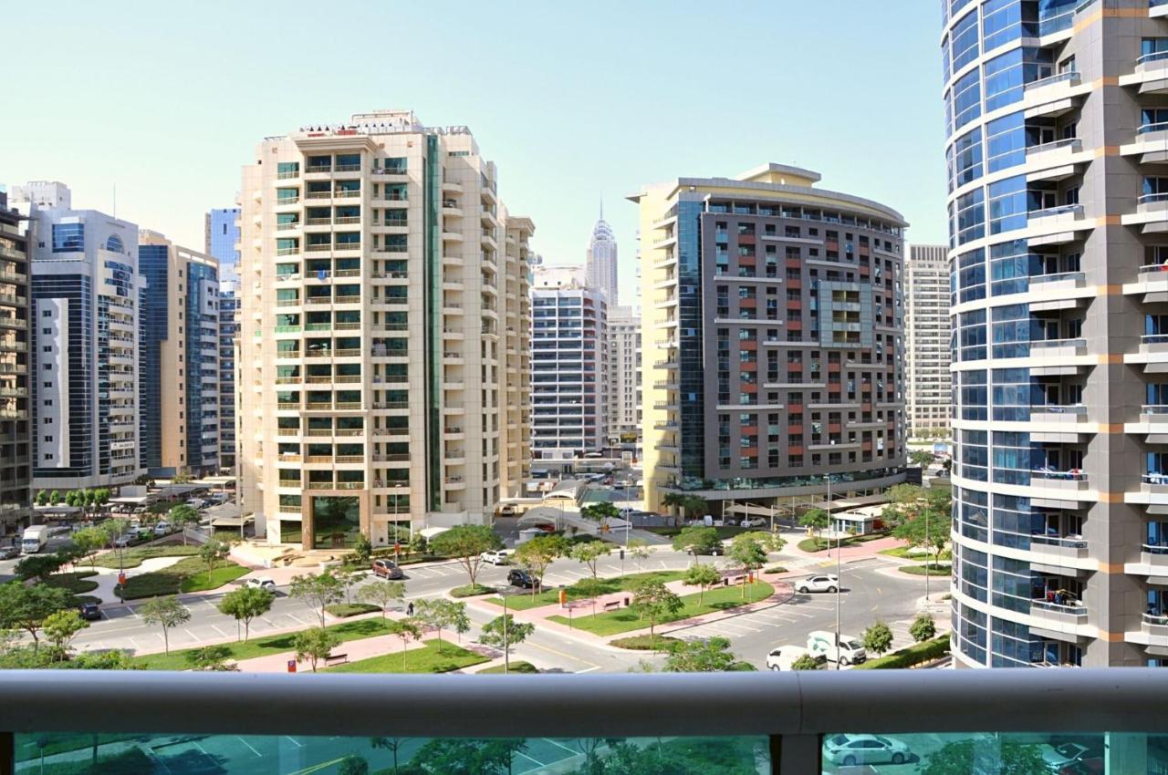 Care Holiday Homes Apartments Barsha Heights Dubái Exterior foto