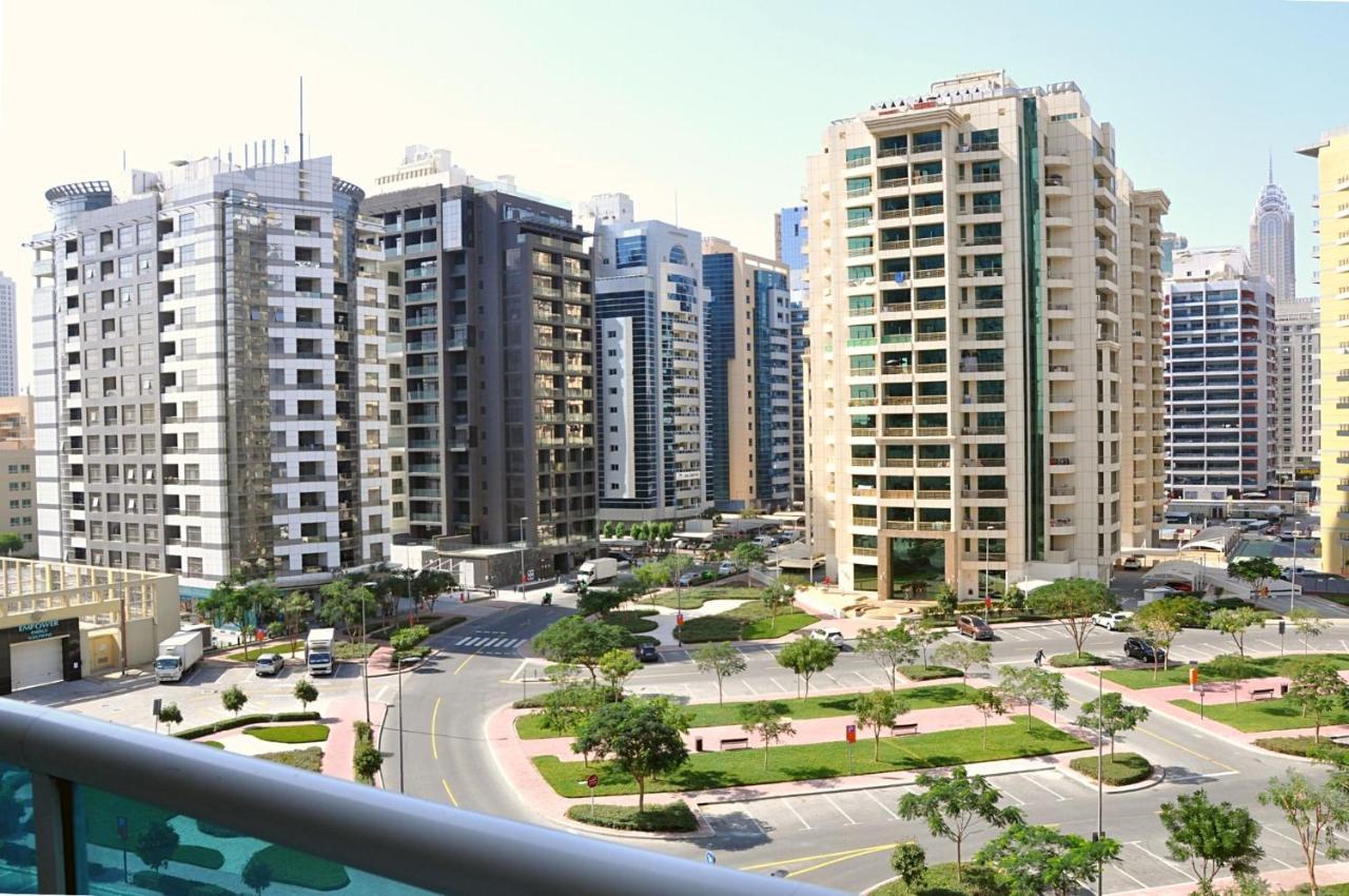 Care Holiday Homes Apartments Barsha Heights Dubái Exterior foto