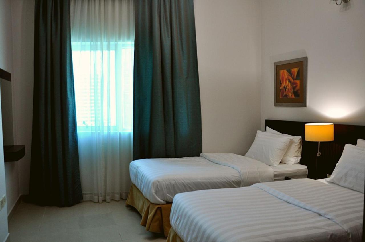 Care Holiday Homes Apartments Barsha Heights Dubái Exterior foto