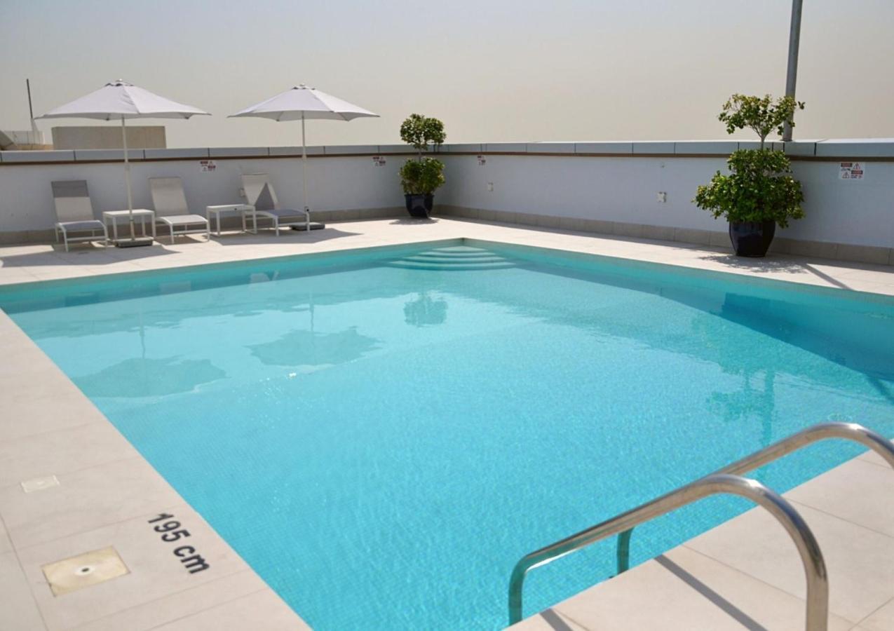 Care Holiday Homes Apartments Barsha Heights Dubái Exterior foto