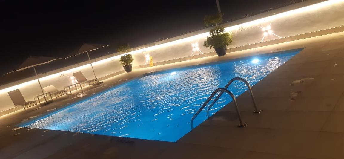 Care Holiday Homes Apartments Barsha Heights Dubái Exterior foto