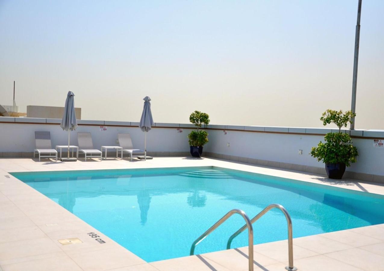 Care Holiday Homes Apartments Barsha Heights Dubái Exterior foto